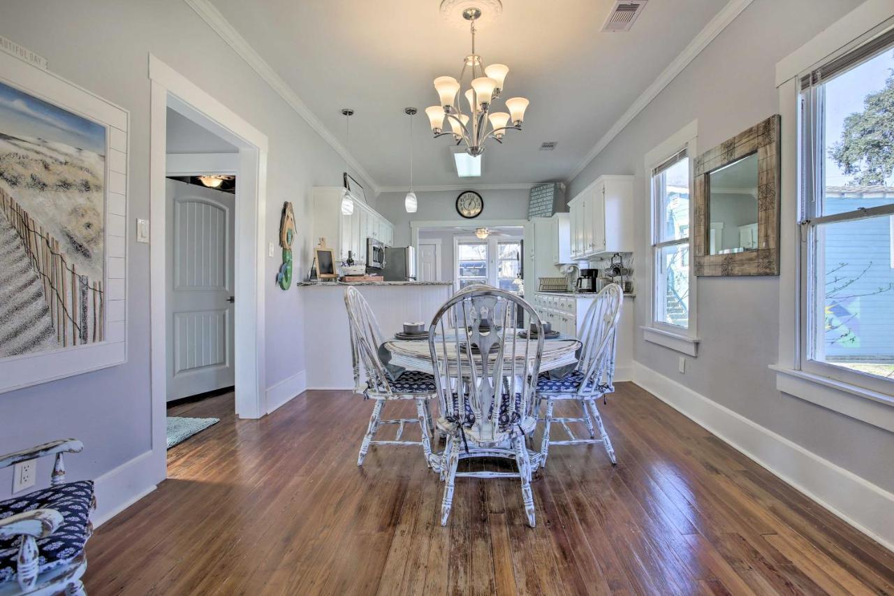 Cozy Beach Bungalow Near Galveston Seawall And Pier Екстериор снимка