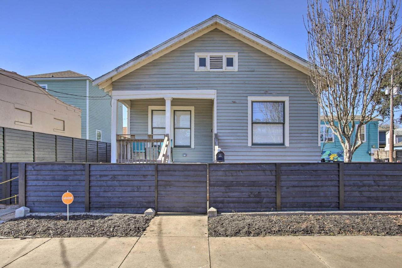 Cozy Beach Bungalow Near Galveston Seawall And Pier Екстериор снимка
